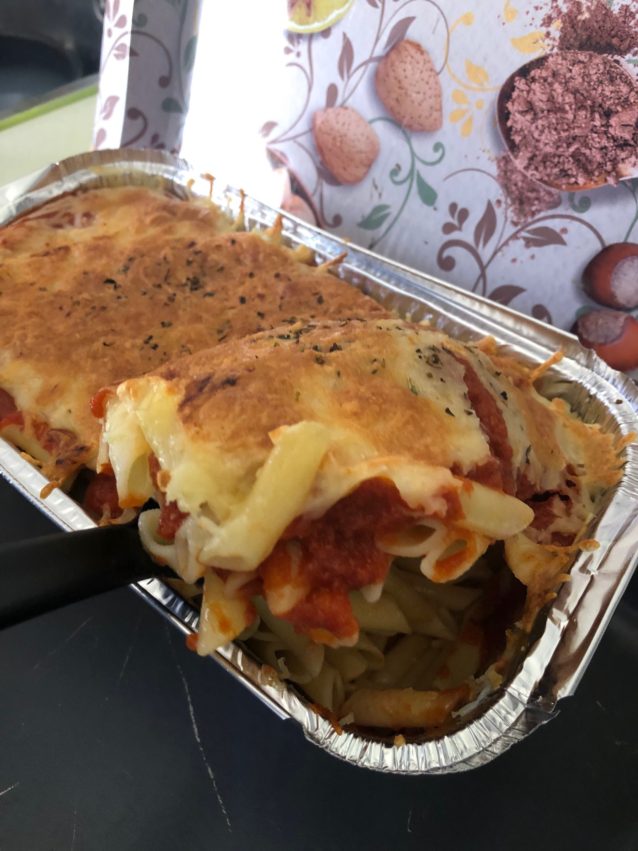 Macarrones con tomate casero y queso gratinado